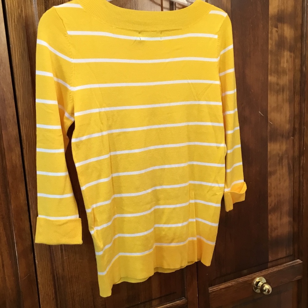 Woman’s 3/4 sleeve blouse, size S, NWT, stretch, button embellishment on cuffs - Picture 3 of 4